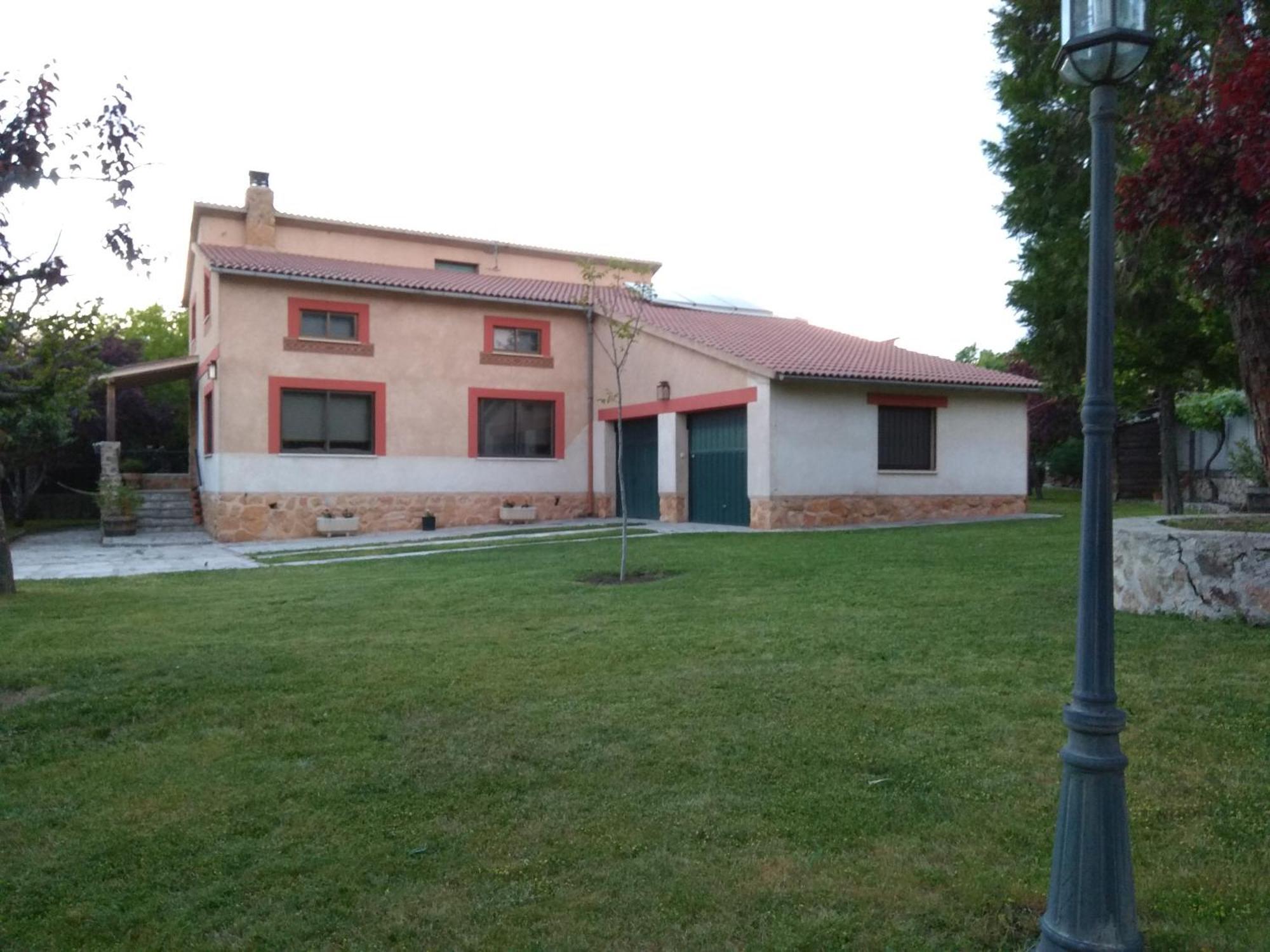 Casa Rural Las Tuyas En Segovia Palazuelos de Eresma Bagian luar foto
