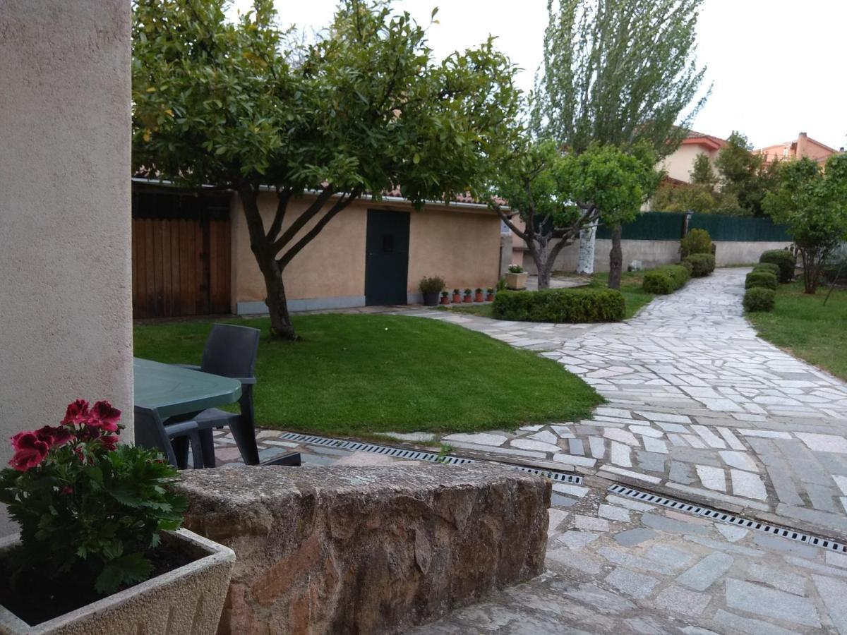 Casa Rural Las Tuyas En Segovia Palazuelos de Eresma Bagian luar foto
